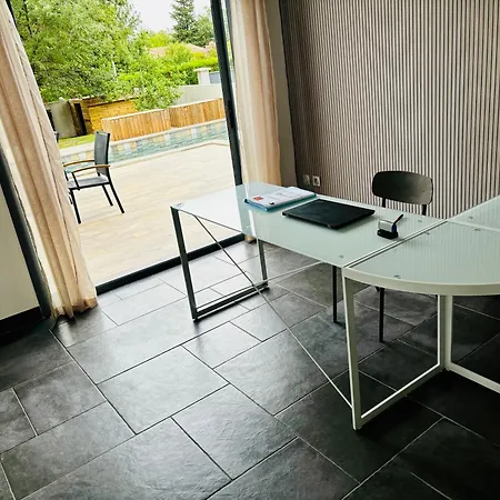 - Piscine & Jardin - Au Calme *